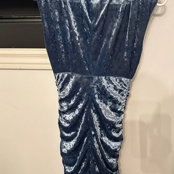 GUESS VELVET DRESS -STUNNING - Picture 3 of 3